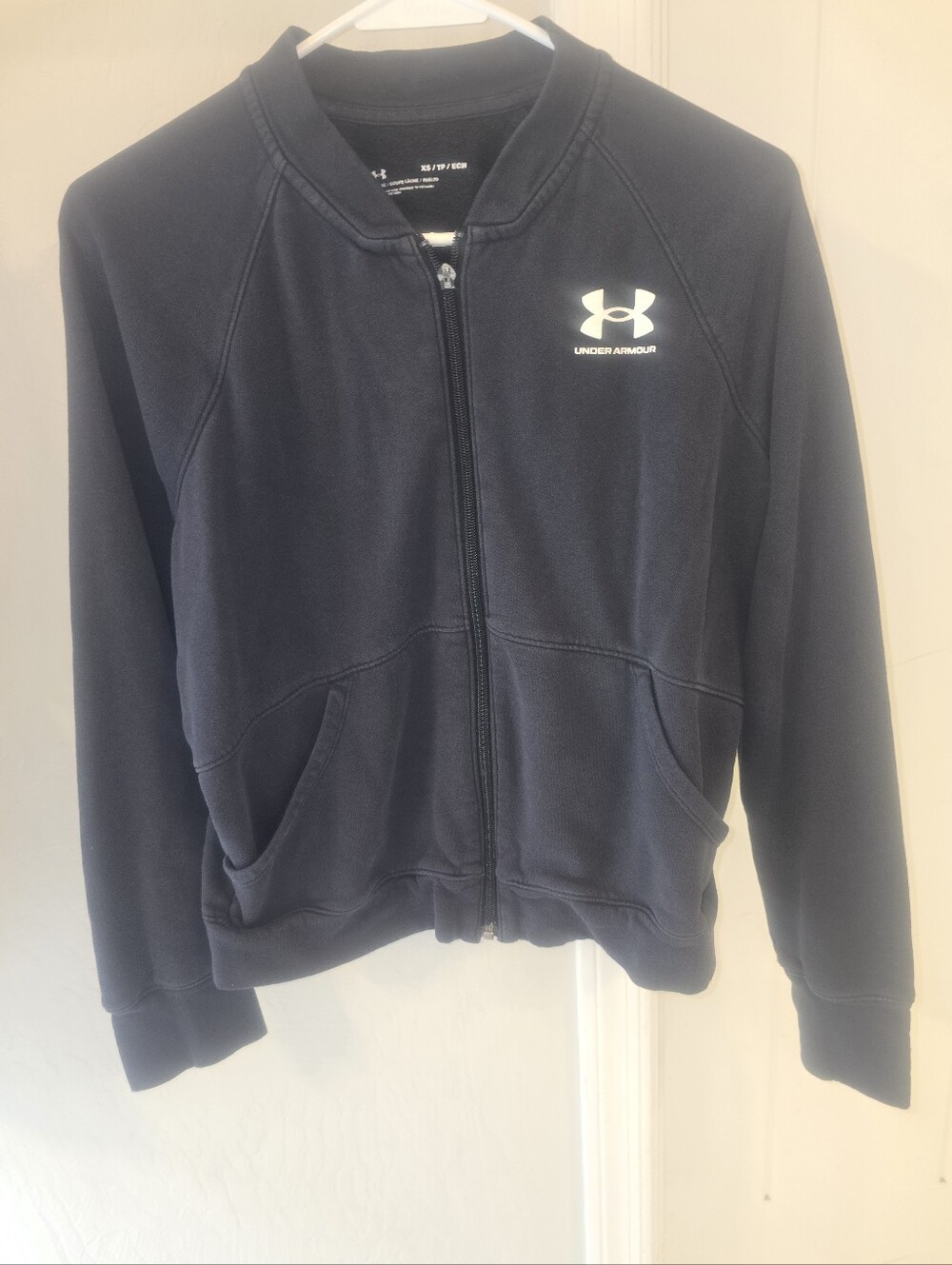 Under Armour Women's Black Full-Zip Sweatshirt Jacket Size: XS
